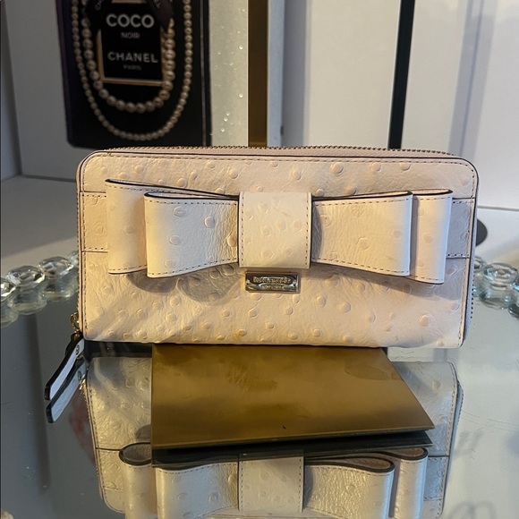 Kate Spade blush pink ostrich leather Large Bow zip round wallet - Picture 1 of 9